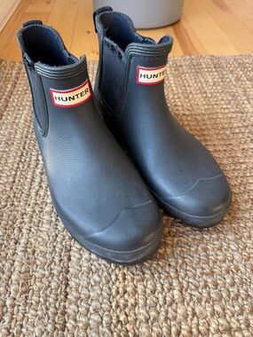 Hunter Women Matte Black Chelsea Short Rain Boots